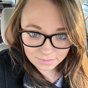 Meet your Posher, Alexiss